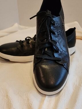 Cole Haan Grand Pro  Women's Size 9 B Black Leather Lace Up Tennis Shoes